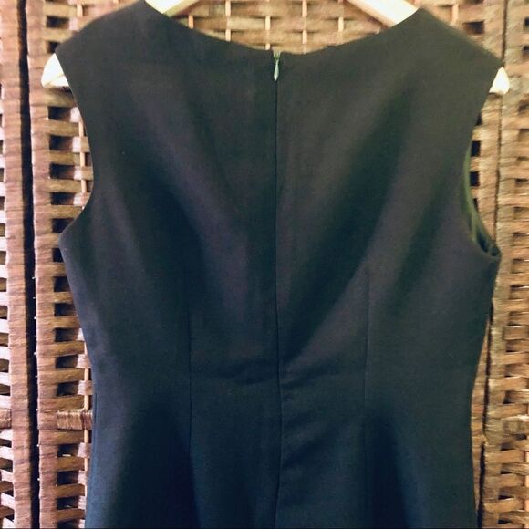 Elegant Black Sleeveless Dress - Picture 3 of 5